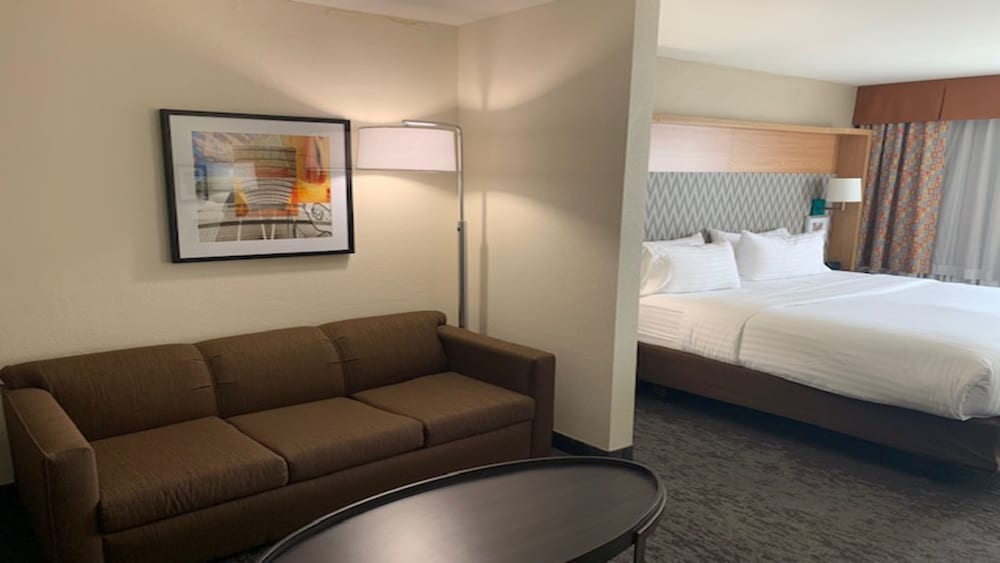 Holiday Inn & Suites CHICAGO NORTH SHORE (SKOKIE) by IHG 2
