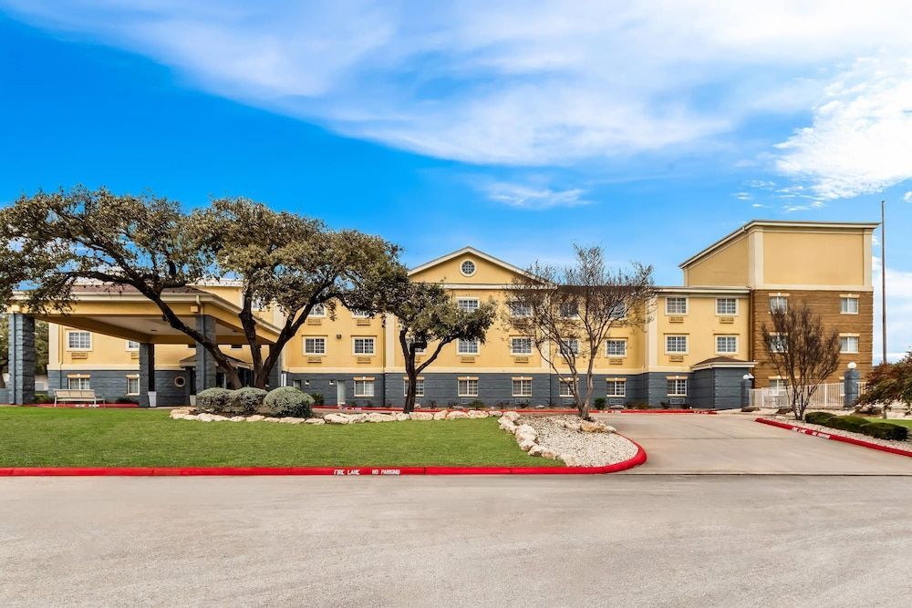 Quality Inn & Suites San Antonio Airport - Stone Oak 1