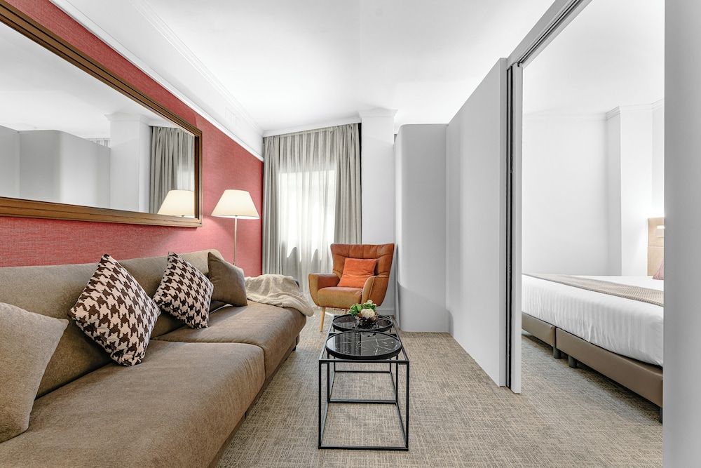 Acacia Suite 1