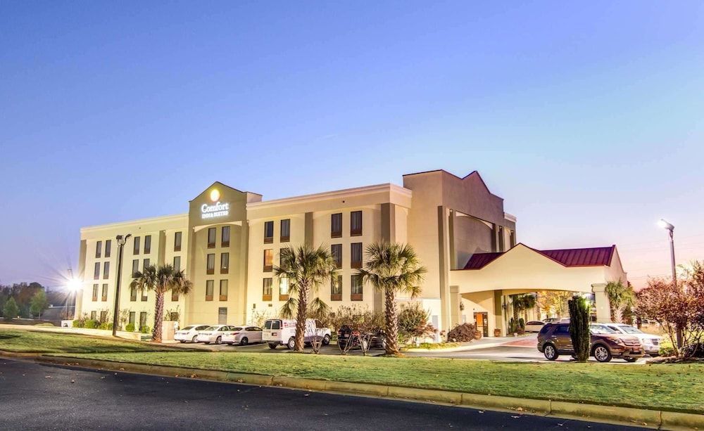 Comfort Inn & Suites Athens North 1