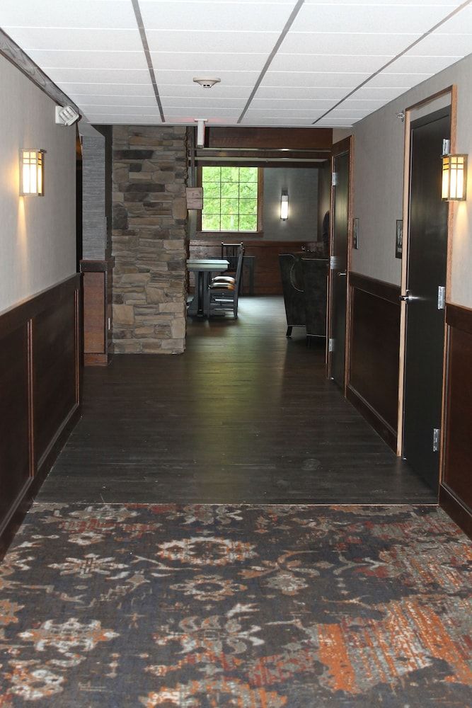 The Craftsman Inn & Suites 2