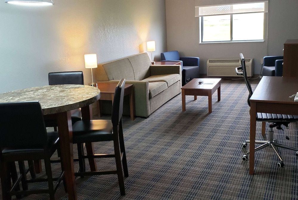 AmericInn by Wyndham Mauston 2