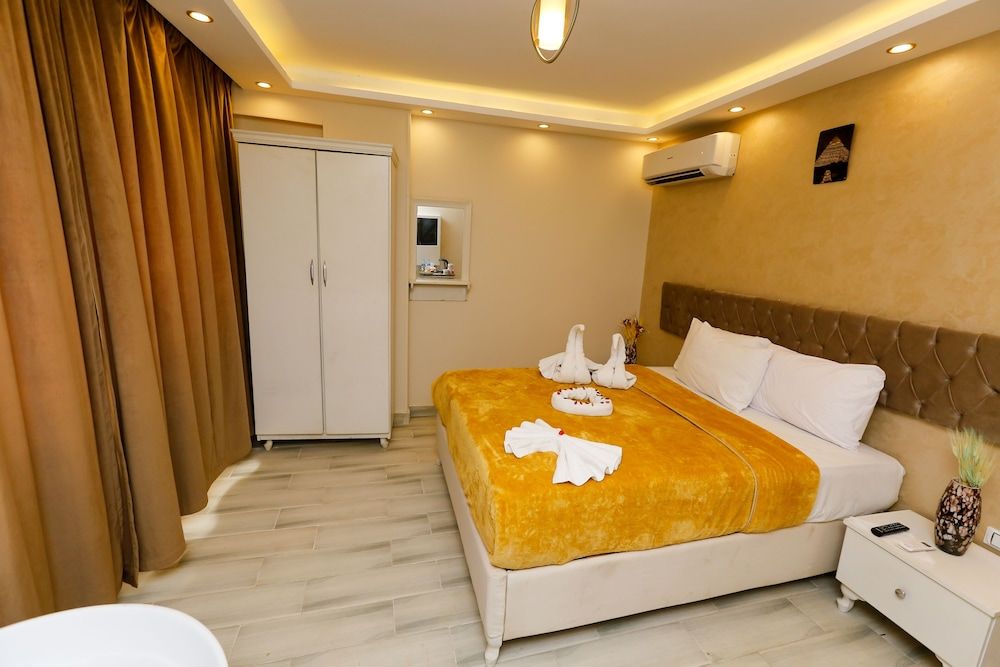 Venus Pyramids Inn Rooftop Access & Free Breakfast 2
