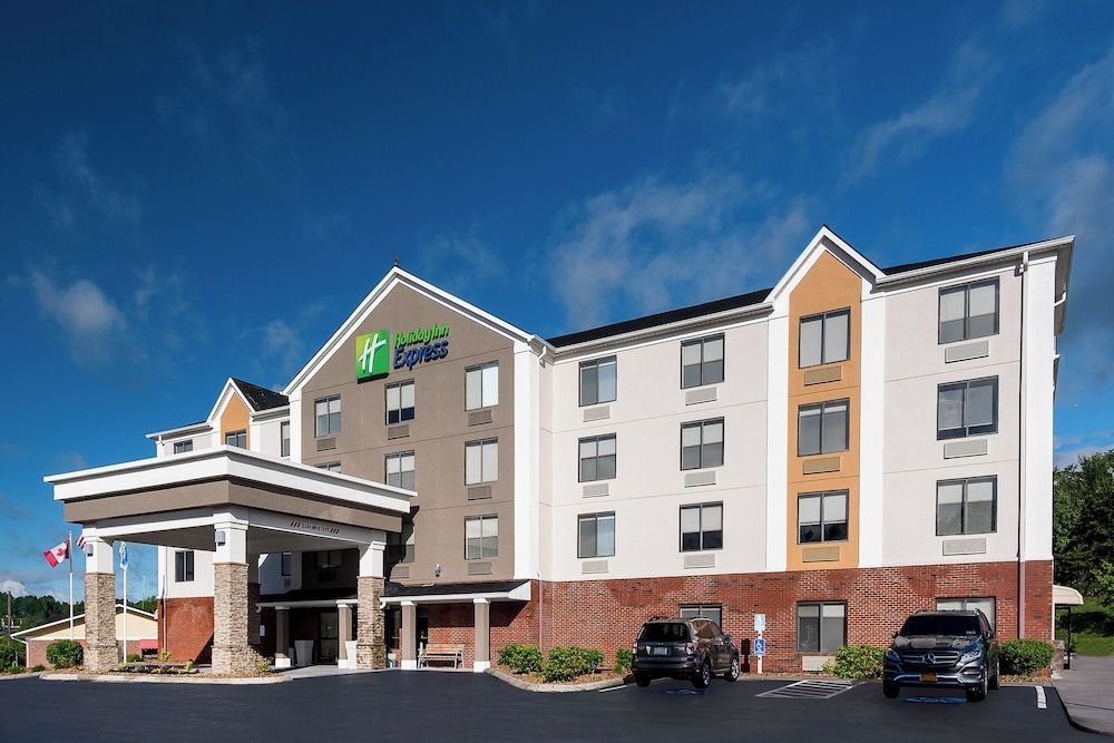 Holiday Inn Express HILLSVILLE by IHG 1