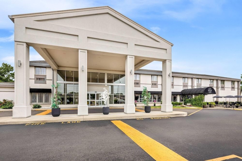 Days Inn by Wyndham Columbus East Airport 1