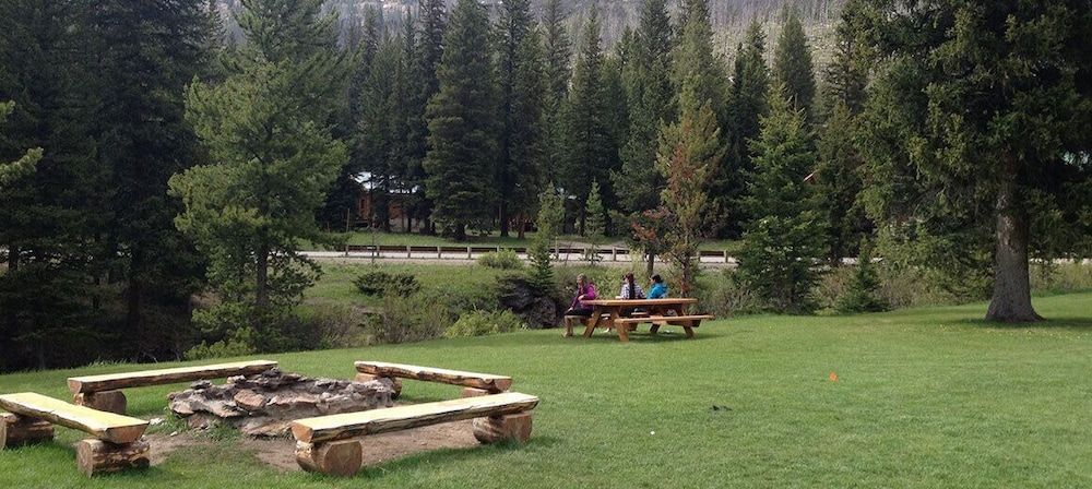Grizzly Lodge 1