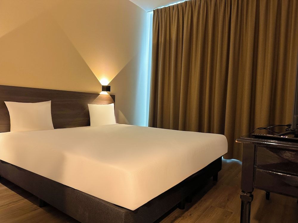 HOTELUX Amsterdam Airport Hotel 2