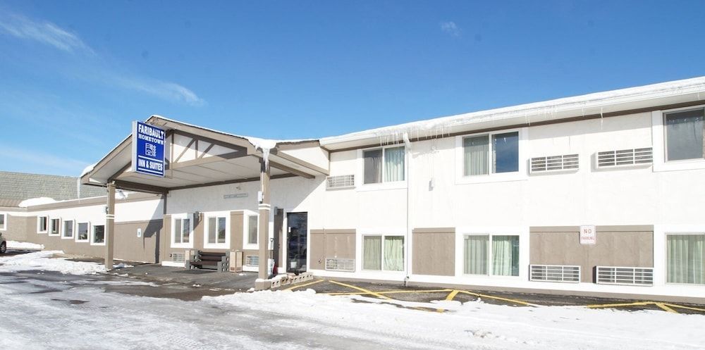 Faribault Hometown Inn & Suites 1