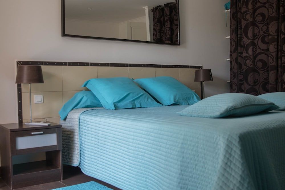 La Villa Nais PADEL&PISCINE -Suites & Appartements 2