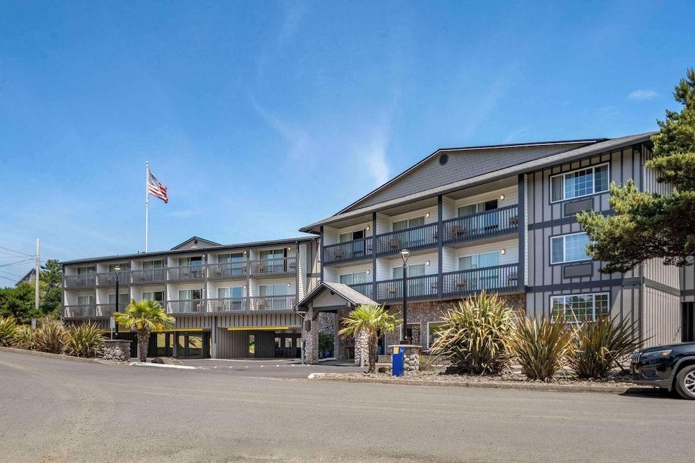 Comfort Inn & Suites Lincoln City 1