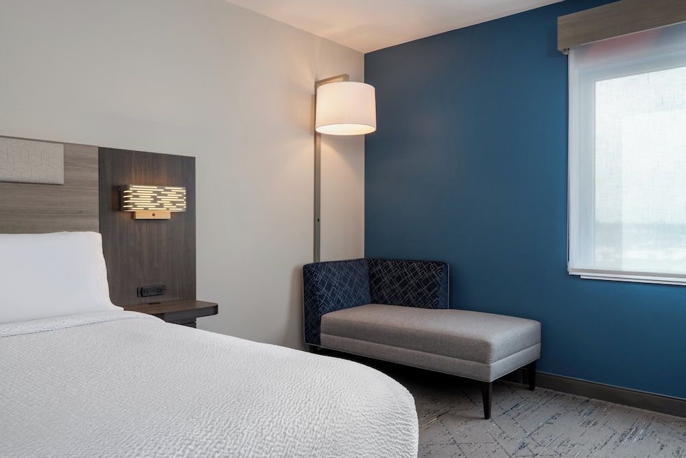 Holiday Inn Express & Suites Linden - Newark South by IHG 1