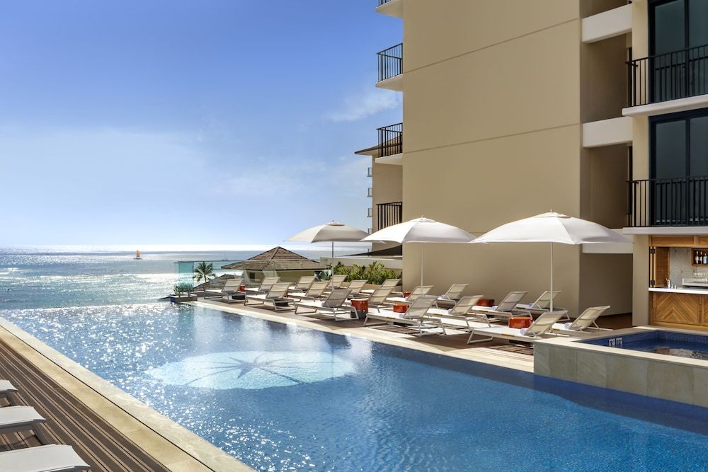 Halepuna Waikiki by Halekulani - NO RESORT FEE 1