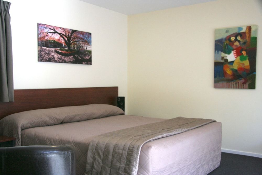 Sherborne Motor Lodge 2