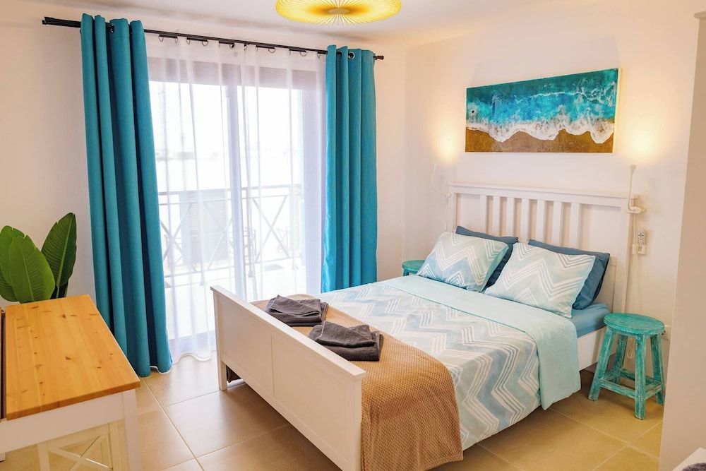 2BR Las Americas, Pool, Terrace, AC, 1Gb Wifi 1