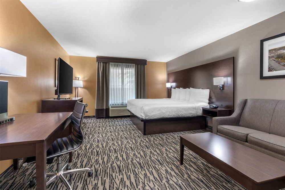 Best Western Plus Denton Inn & Suites 1