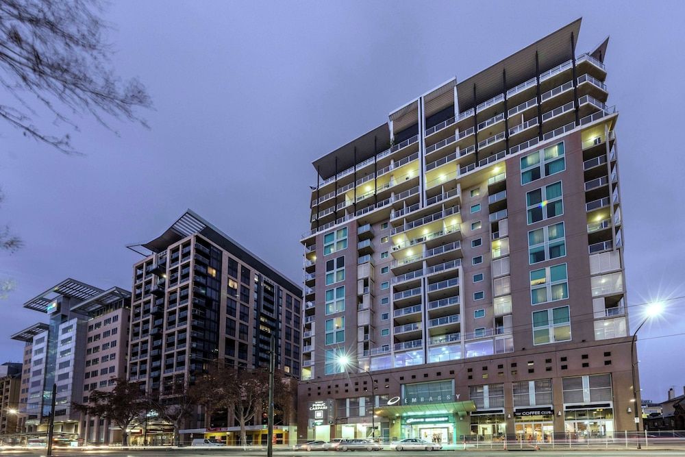 Oaks Adelaide Embassy Suites 1