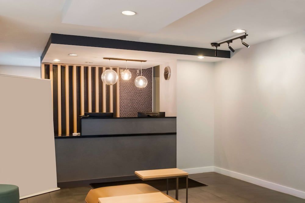 Sonesta Simply Suites Falls Church 2