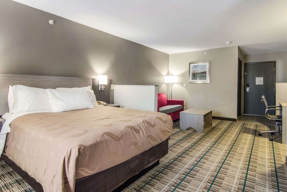 Quality Inn & Suites Grove City-Outlet Mall 1