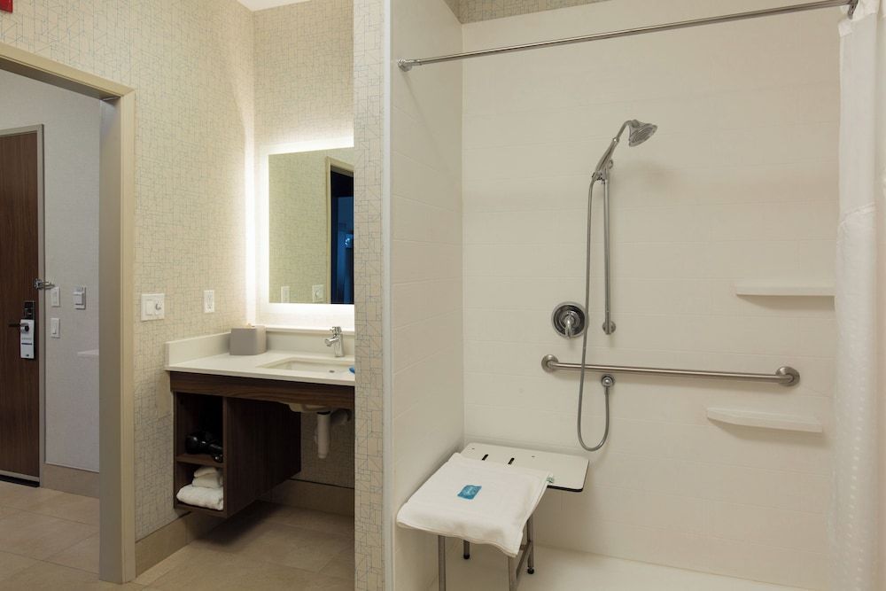 Holiday Inn Express VISALIA - SEQUOIA GATEWAY AREA by IHG 2