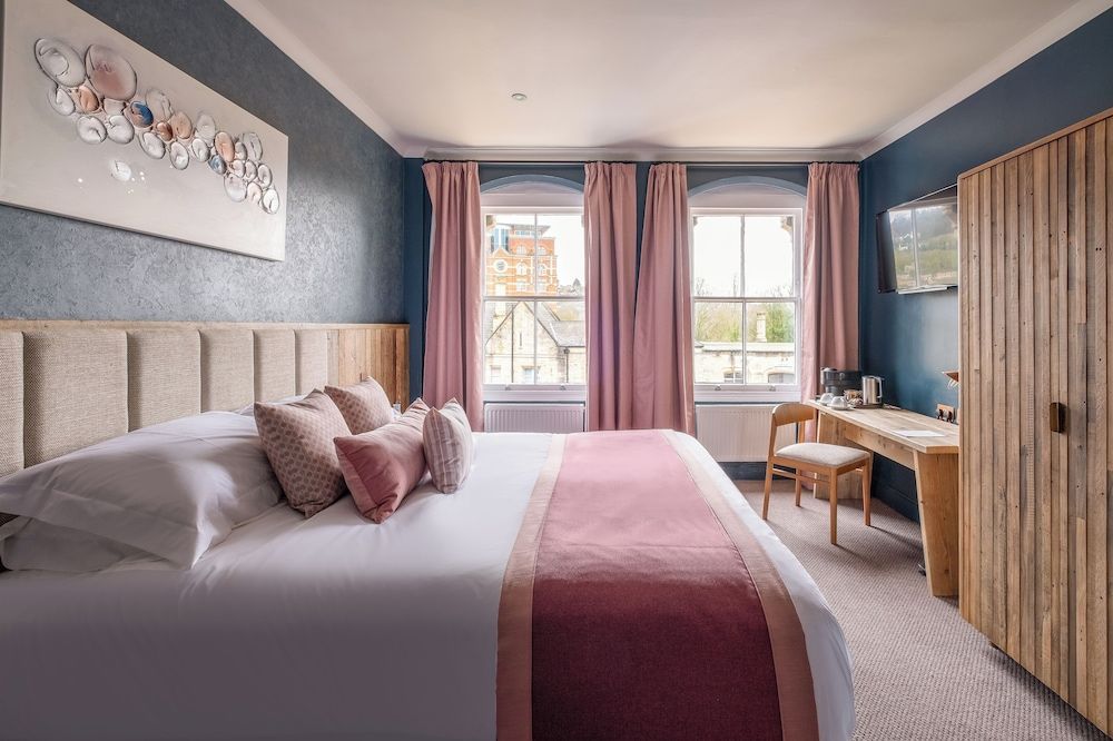 The Stroud Hotel 1