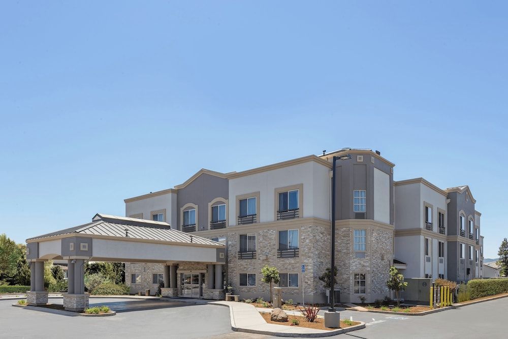 Holiday Inn Express & Suites SAN JOSE-MORGAN HILL by IHG 1