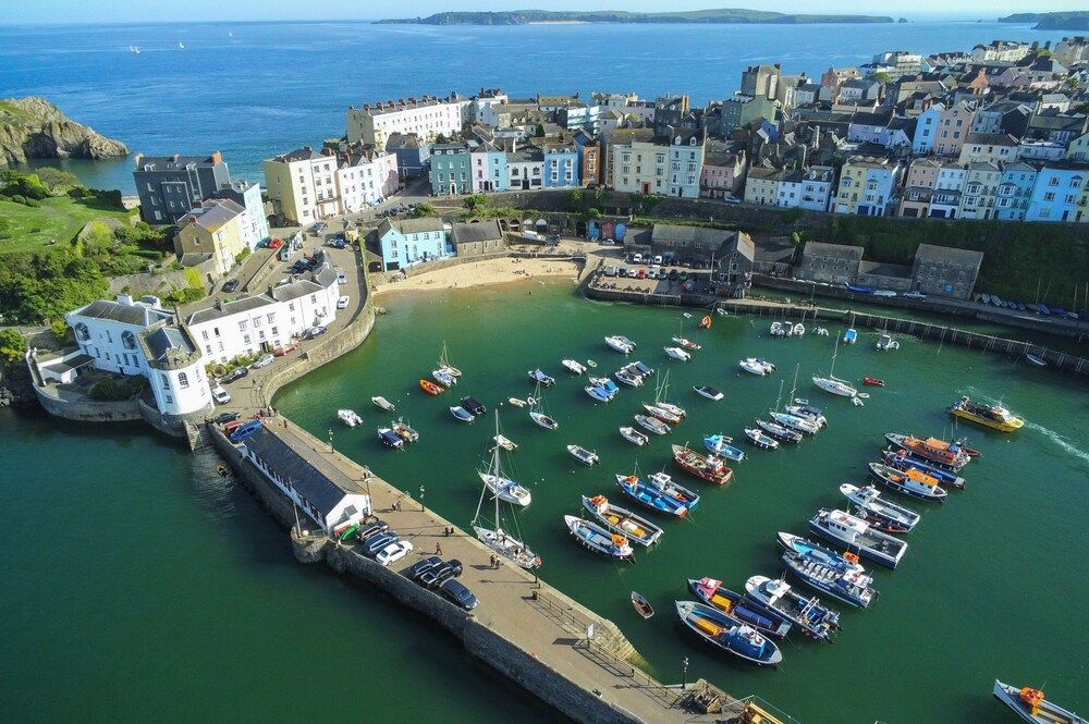 Four Seasons - 1 Bedroom - Tenby 1