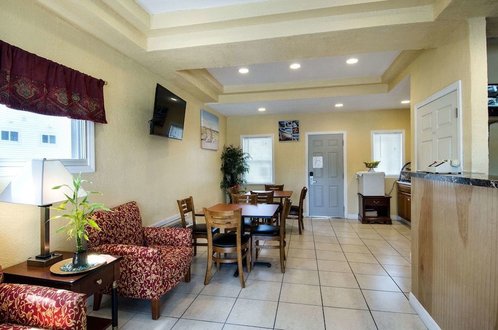 Econo Lodge West Yarmouth on Cape Cod 2