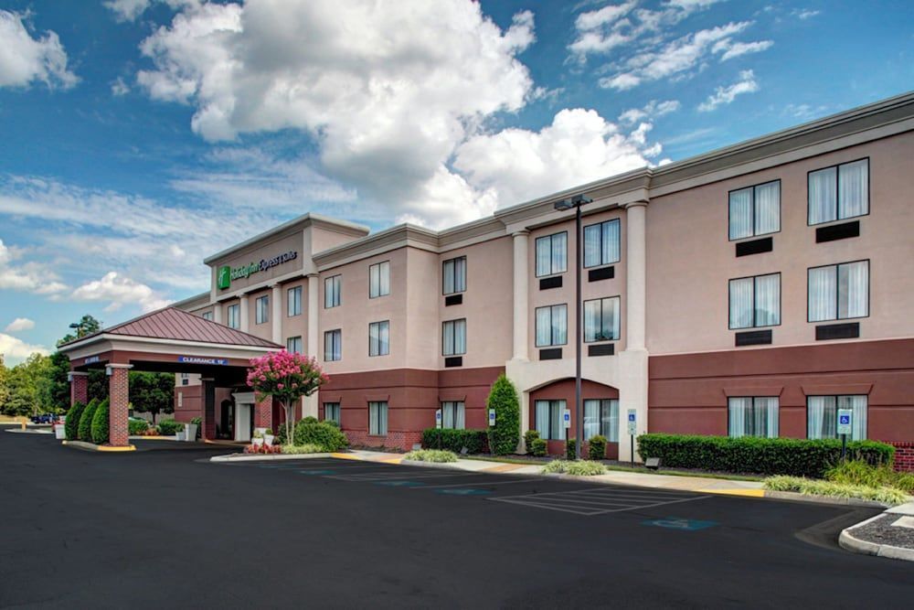 Holiday Inn Express & Suites RICHMOND NORTH ASHLAND by IHG 1
