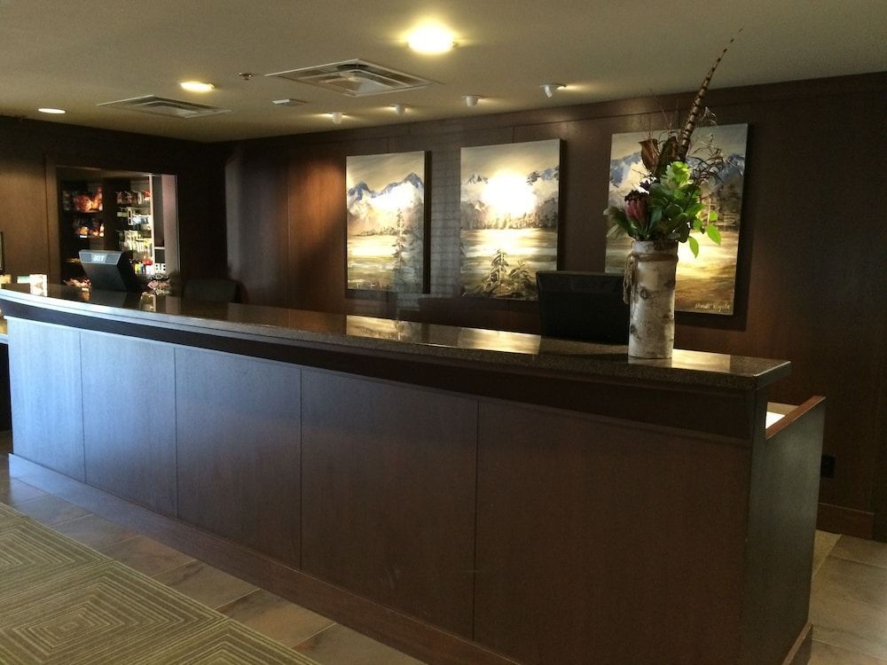 Executive Suites Hotel and Resort, Squamish 1