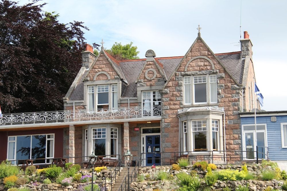 Ravenswood Social Club 1