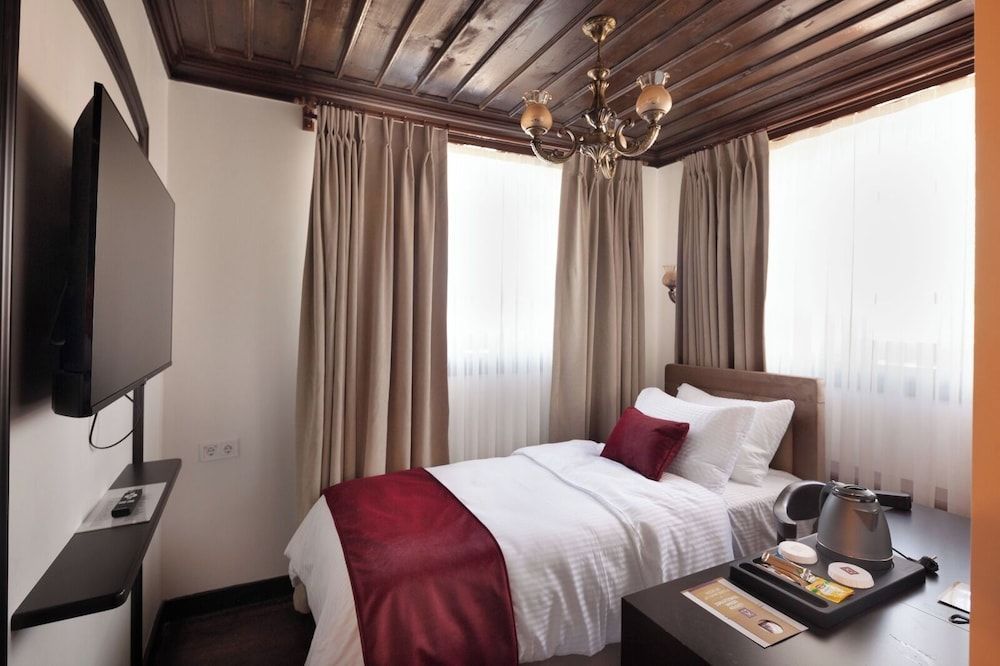 Sırçalı Hotel 1