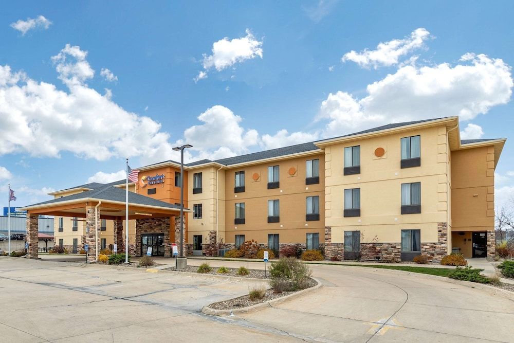Comfort Inn & Suites Cedar Rapids North - Collins Road 1