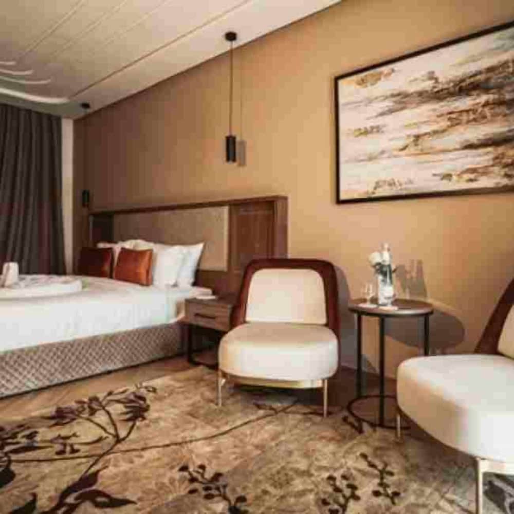 City Hotel by Waves 2