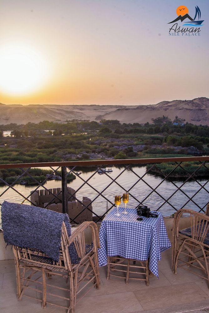 ASWAN NILE PALACE (swimming pool-rooftop-Nile view) 1
