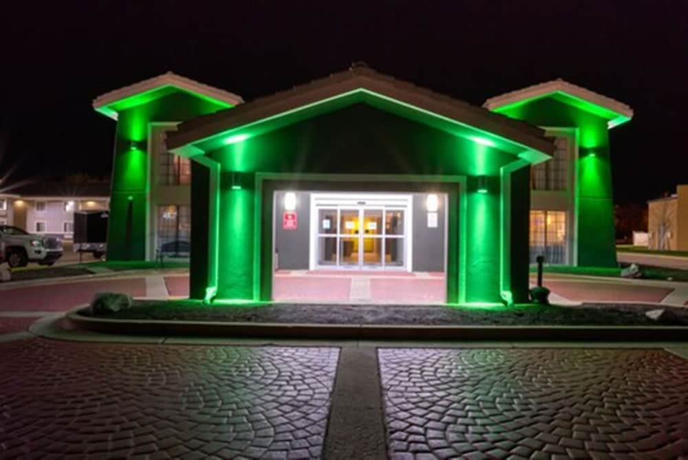 La Quinta Inn by Wyndham Champaign 1