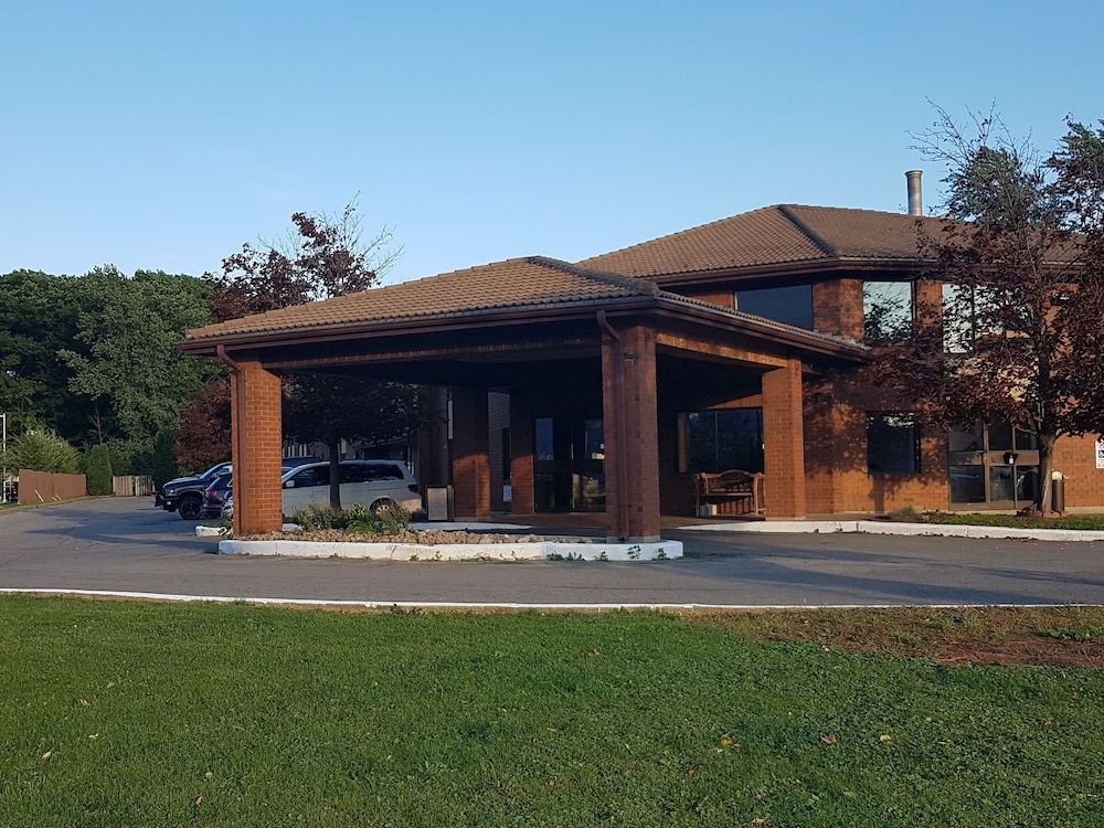 Travelodge by Wyndham Welland 1