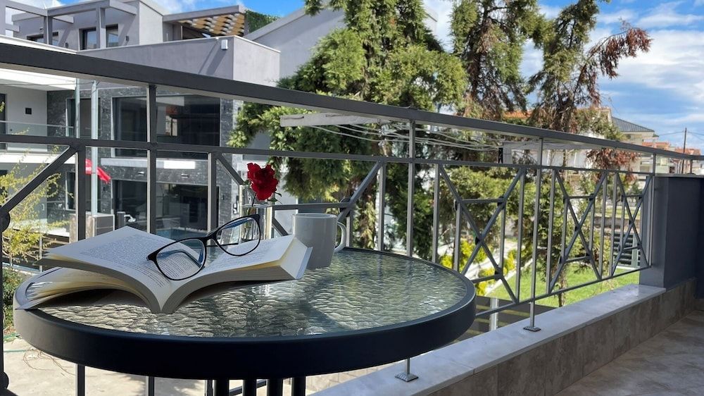 PREMIUM SUITES 1