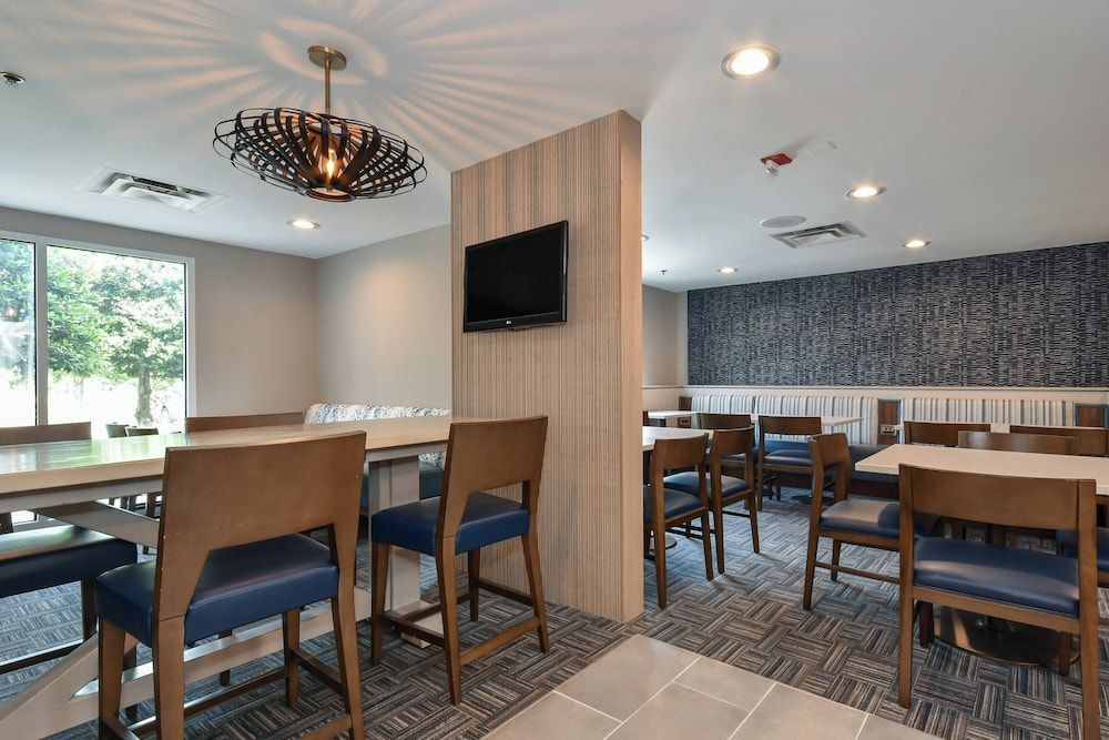 Fairfield Inn & Suites Charlotte Arrowood 2