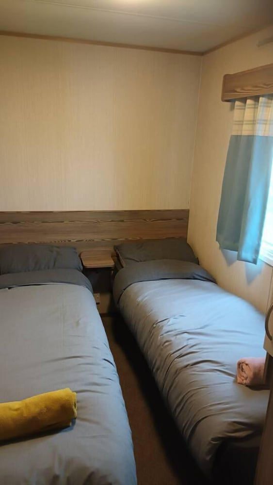 3 bed Static 12ft Caravan Home From Home Somerset 2