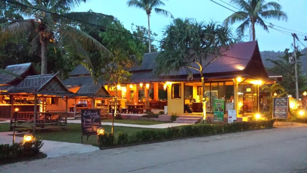 Lanta Pearl Beach Resort 2