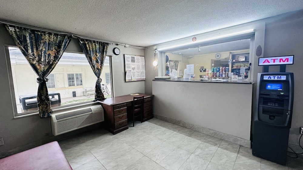 Hallmark Inn By OYO Fort Wayne 2
