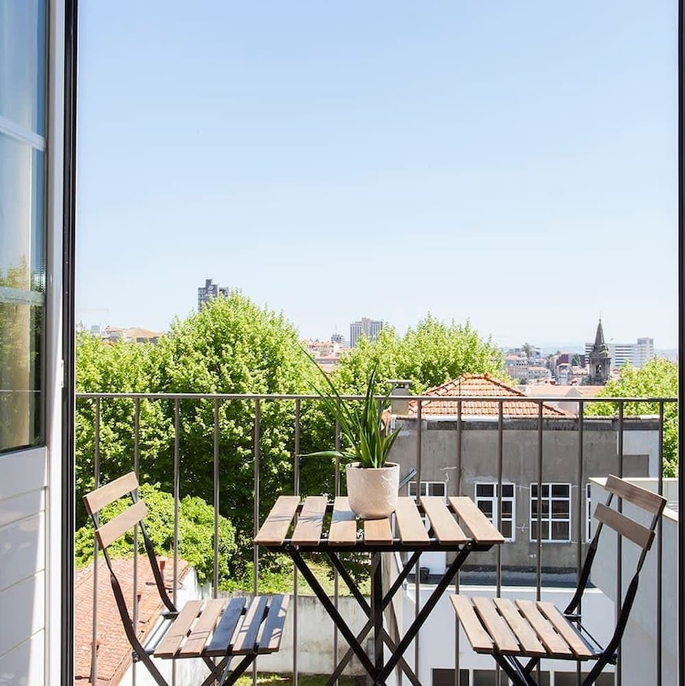 Liiiving in Porto | Central Secret Balcony 1