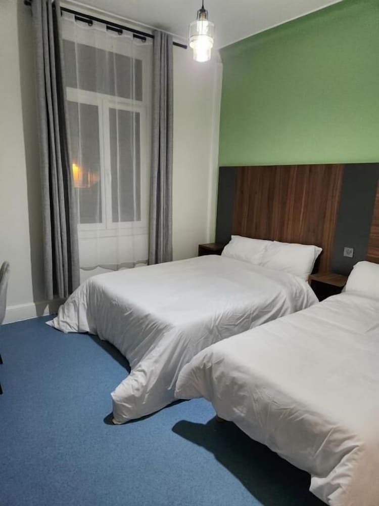 HOTEL CHATEAUBRIAND 2