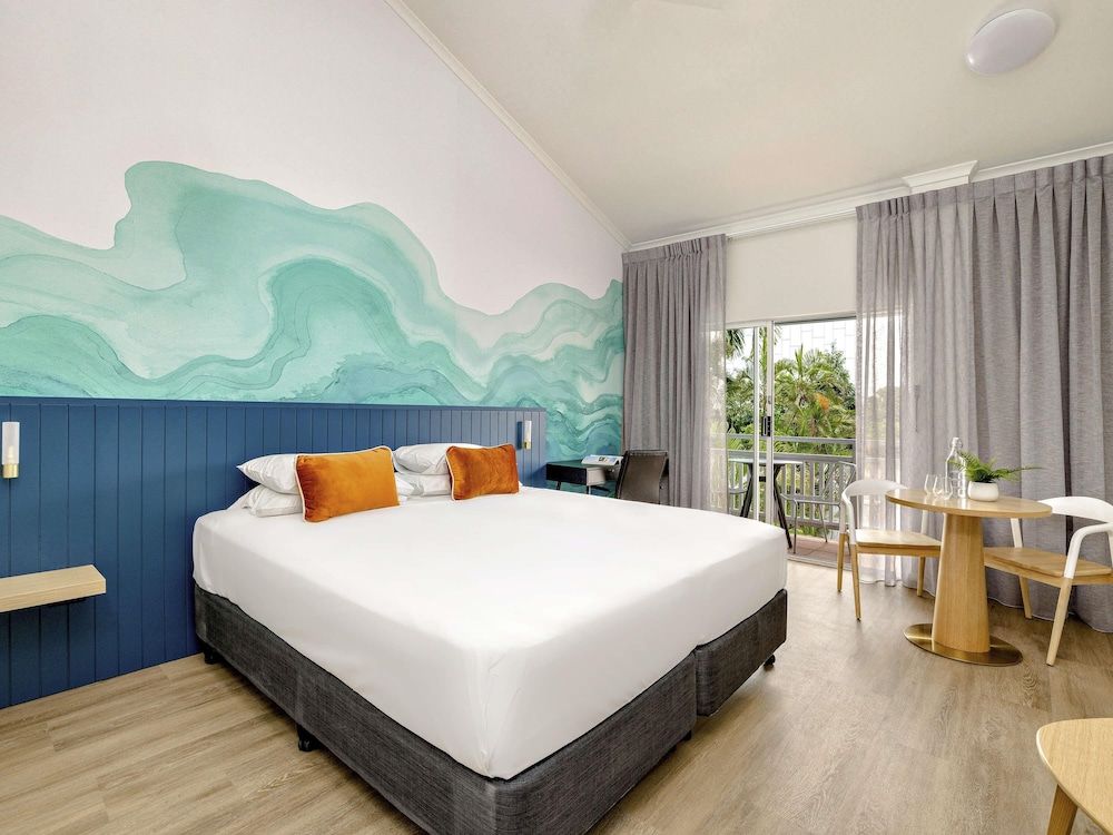 Mercure Cairns 2