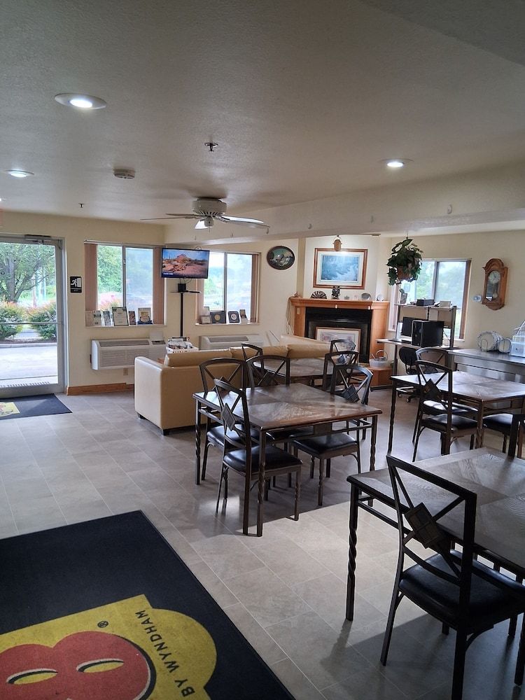Super 8 by Wyndham West Middlesex/Sharon Area 1