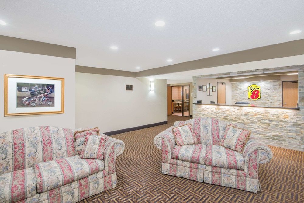 Super 8 by Wyndham Knoxville 1