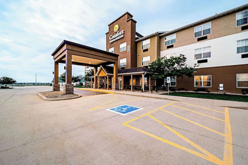 Comfort Inn & Suites Independence 1