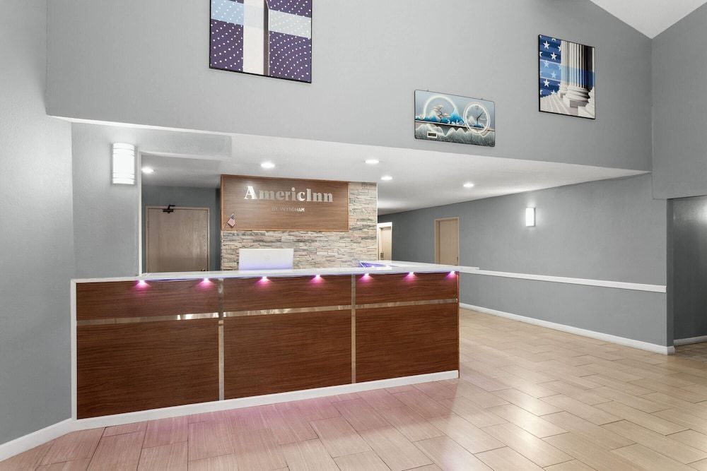AmericInn by Wyndham Lake Mills 2