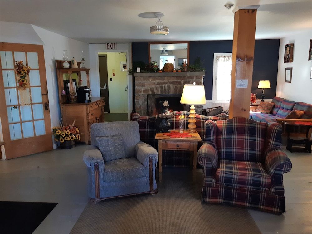 Miners Bay Lodge 2
