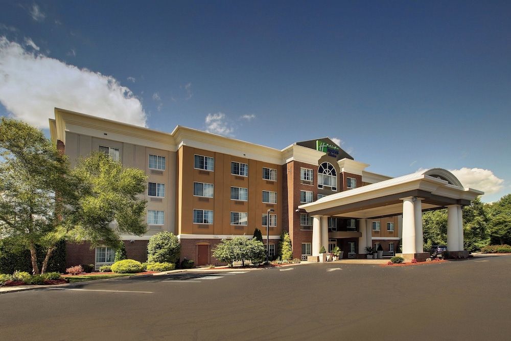 Holiday Inn Express & Suites MIDDLEBORO RAYNHAM by IHG 1